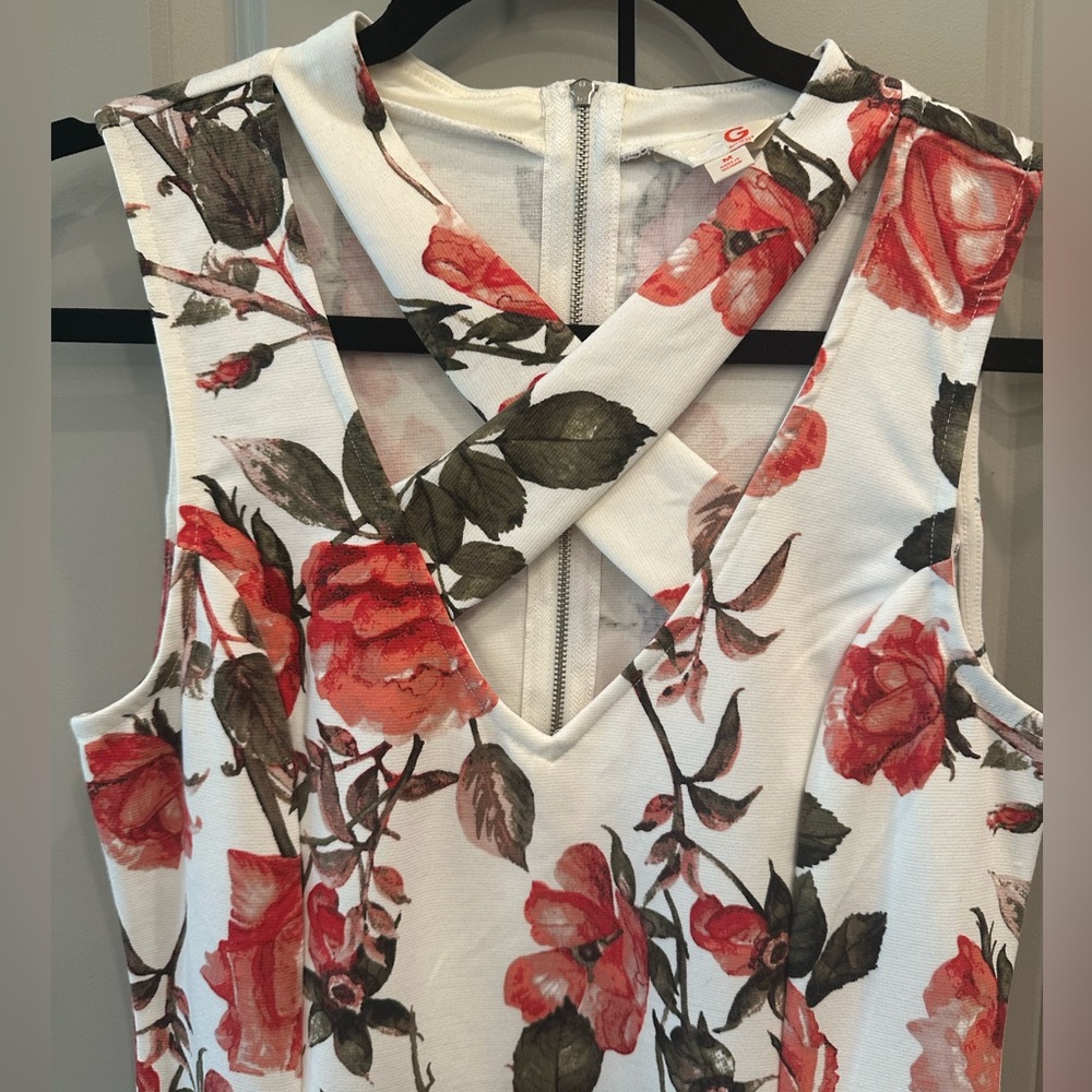 NWOT GUESS DRESS - Picture 3 of 7